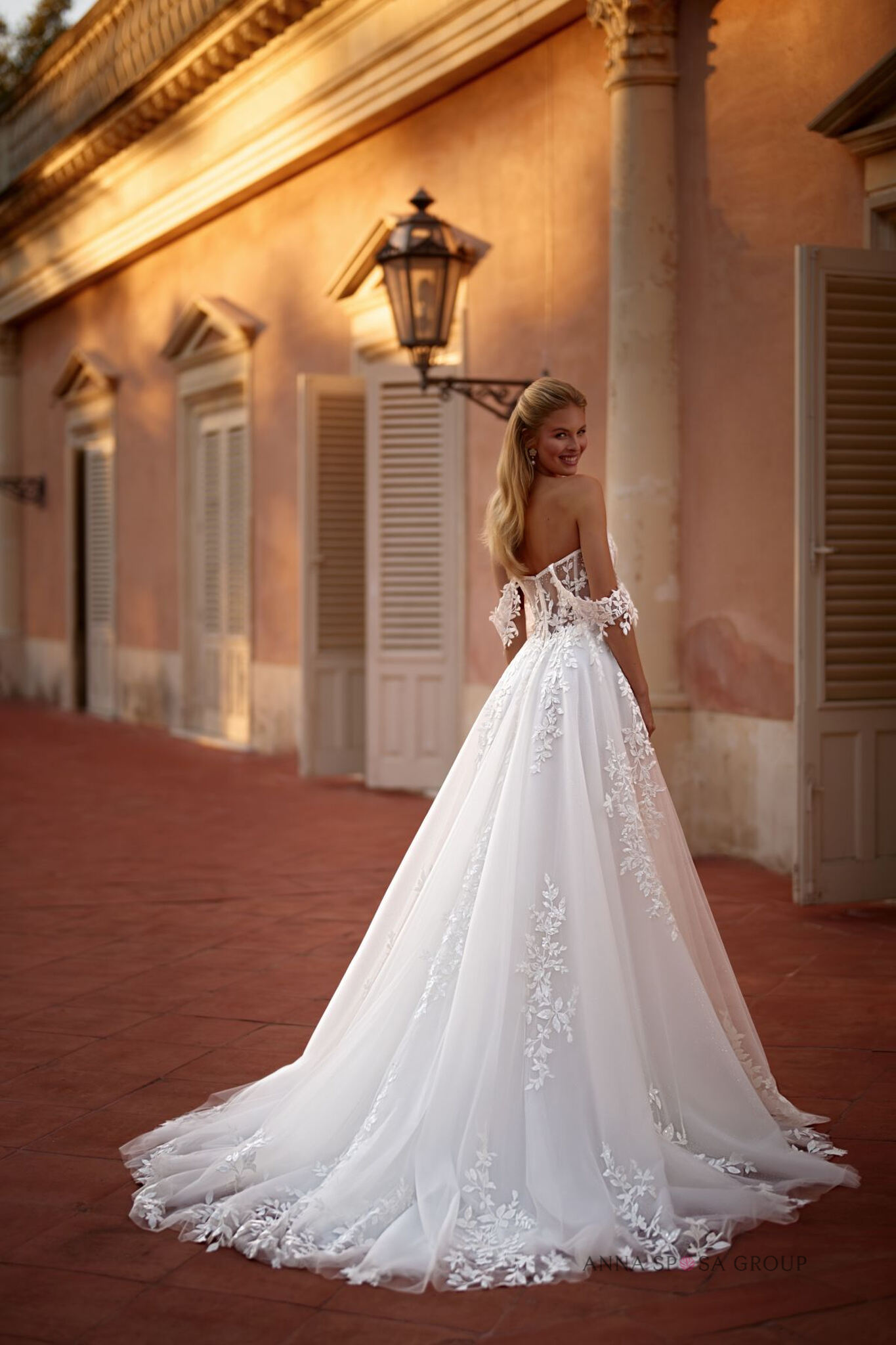 suknia-ślubna-anna-sposa-murietta-tyl