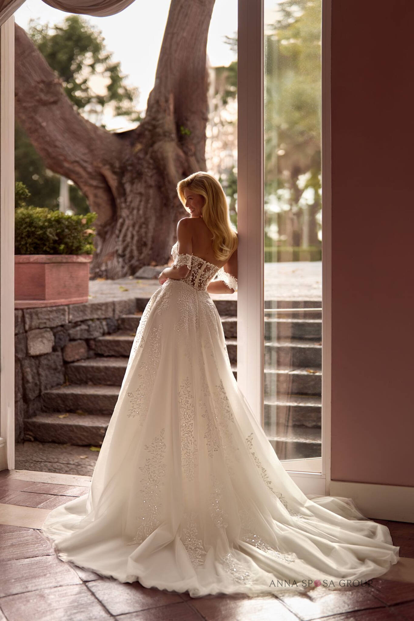 suknia-ślubna-anna-sposa-virlana-tyl