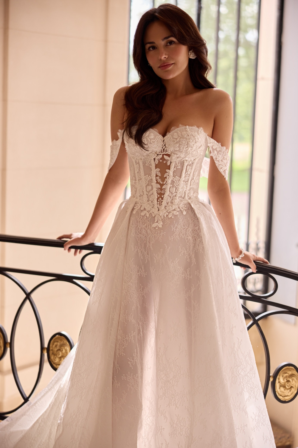 suknia-slubna-elizabeth-5856-blisko