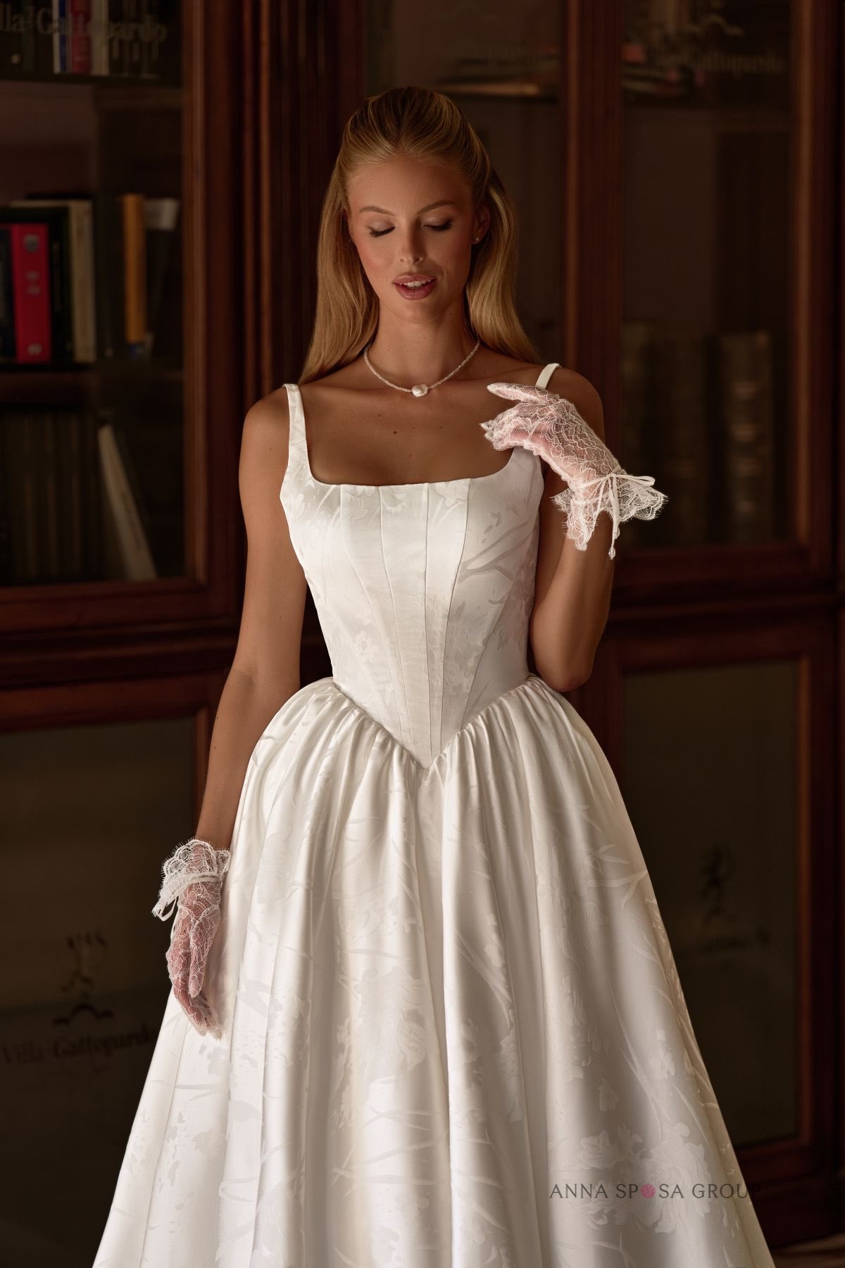 Suknia Ślubna Anna Sposa IVANNA blisko