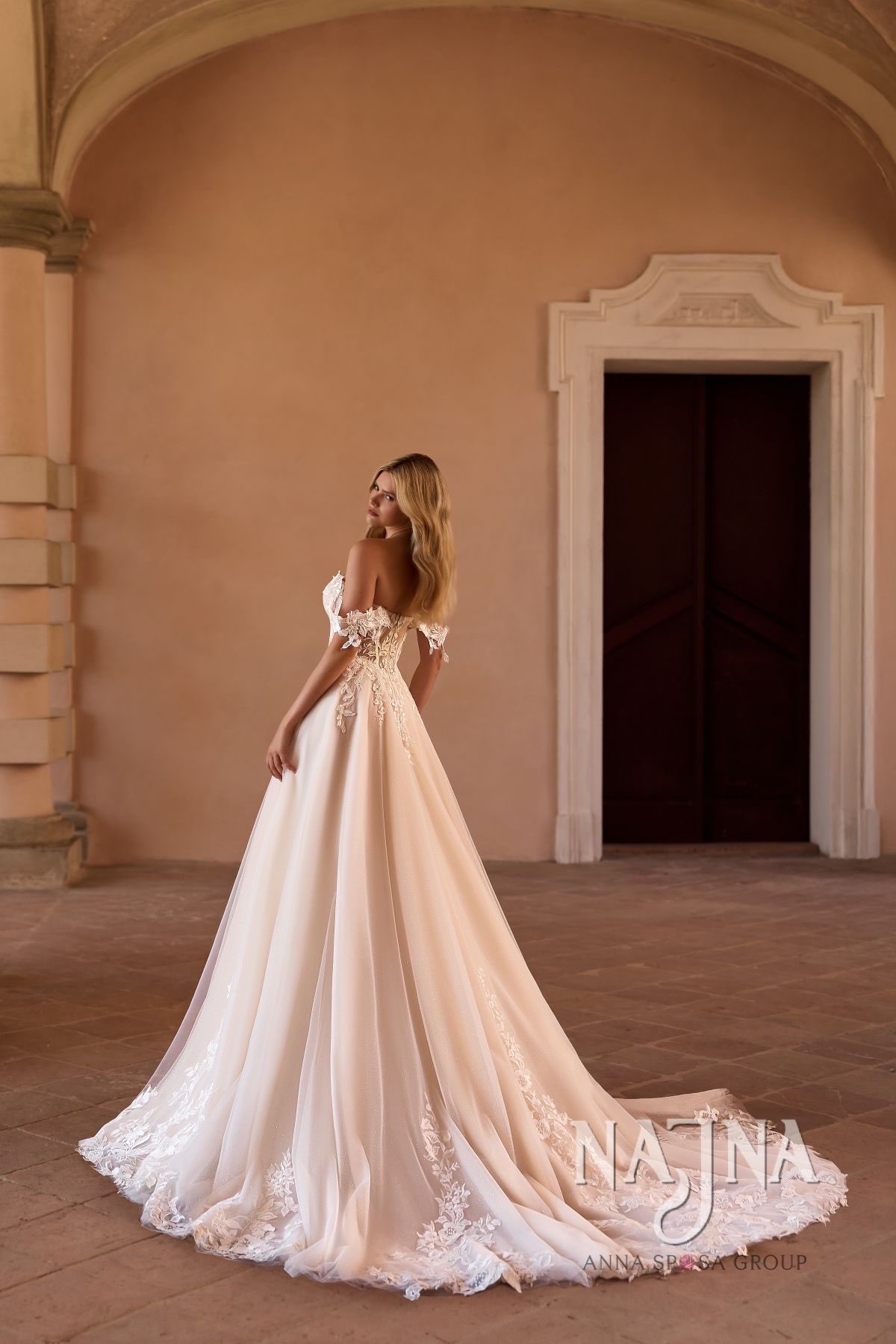 Suknia ślubna Anna Sposa BULGARINA tył w NAJNA WOW