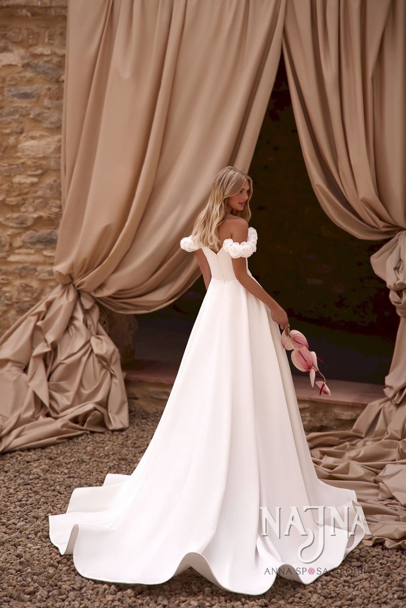 Suknia ślubna Anna Sposa DREYLINA blisko w NAJNA WOW tył w NAJNA WOW