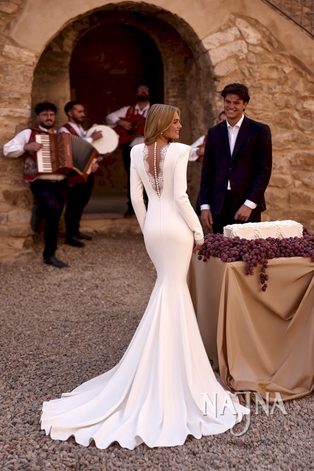 Suknia ślubna Anna Sposa EIREYA blisko w NAJNA WOW tył w NAJNA WOW