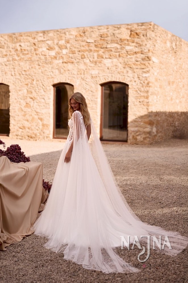 Suknia ślubna Anna Sposa FARADEYA blisko w NAJNA WOW tył w NAJNA WOW