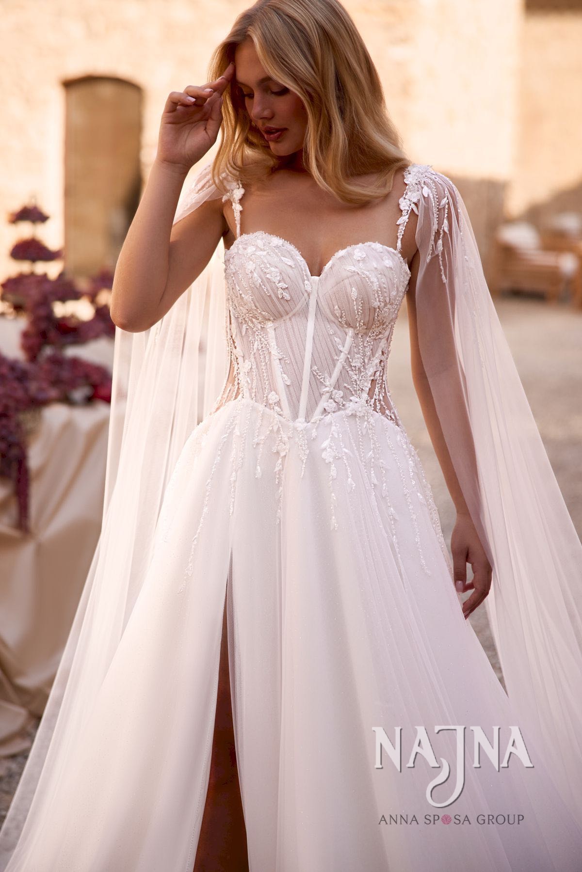 Suknia ślubna Anna Sposa FARADEYA blisko w NAJNA WOW