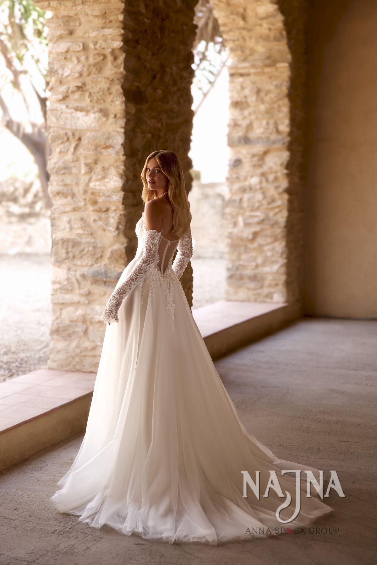 Suknia ślubna Anna Sposa FORUTINA blisko w NAJNA WOW tył w NAJNA WOW