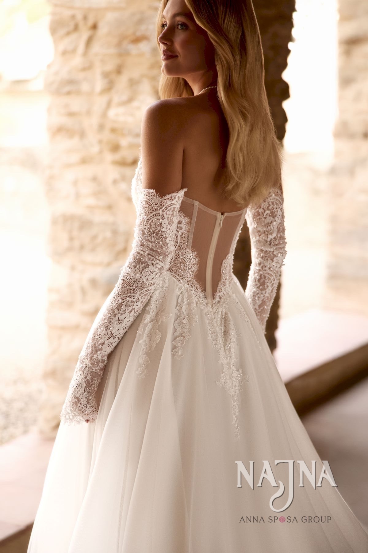 Suknia ślubna Anna Sposa FORUTINA blisko w NAJNA WOW