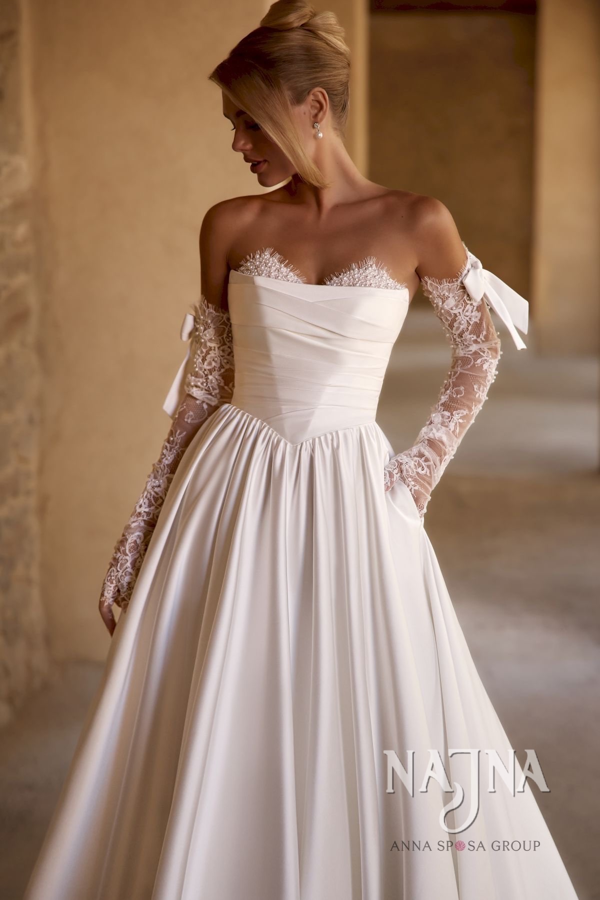 Suknia ślubna Anna Sposa FRANTELIA blisko w NAJNA WOW