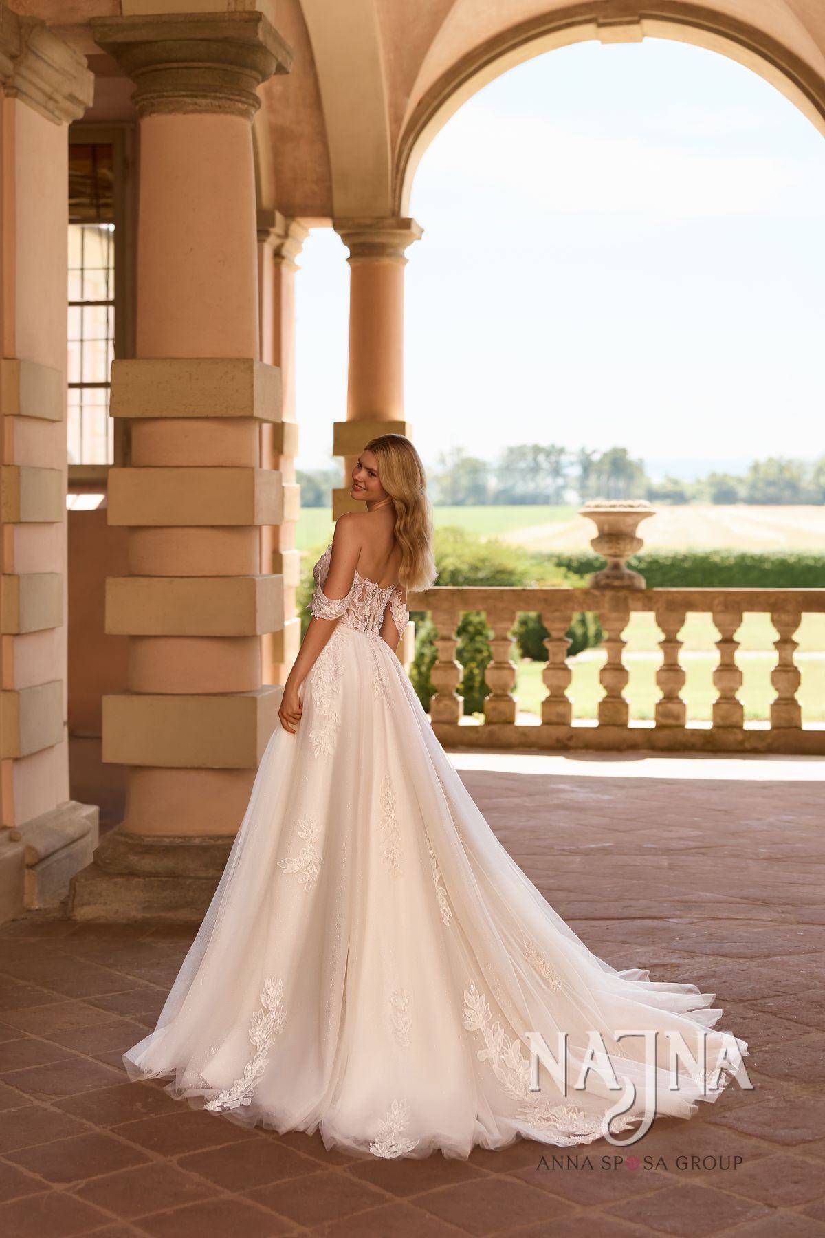 Suknia ślubna Anna Sposa FRIBBEN tył w NAJNA WOW