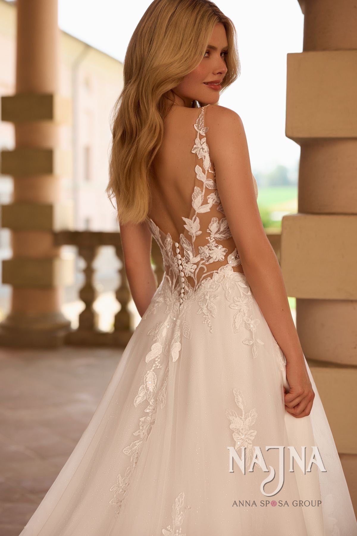 Suknia ślubna Anna Sposa GRIPPEN blisko w NAJNA WOW