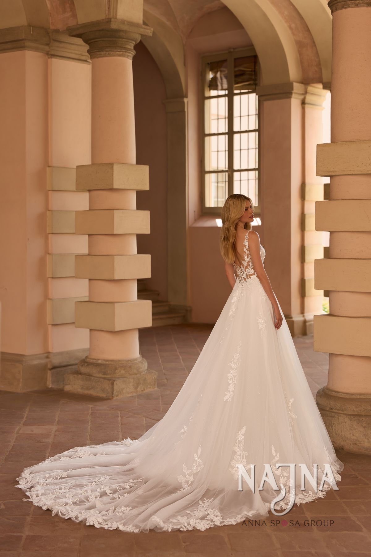 Suknia ślubna Anna Sposa GRIPPEN tył w NAJNA WOW