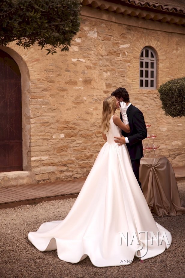 Suknia ślubna Anna Sposa ILLUNTA blisko w NAJNA WOW tył w NAJNA WOW