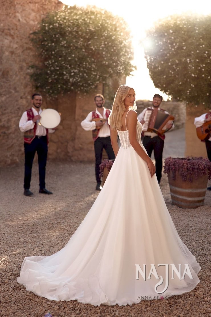 Suknia ślubna Anna Sposa LUMERA blisko w NAJNA WOW tył w NAJNA WOW