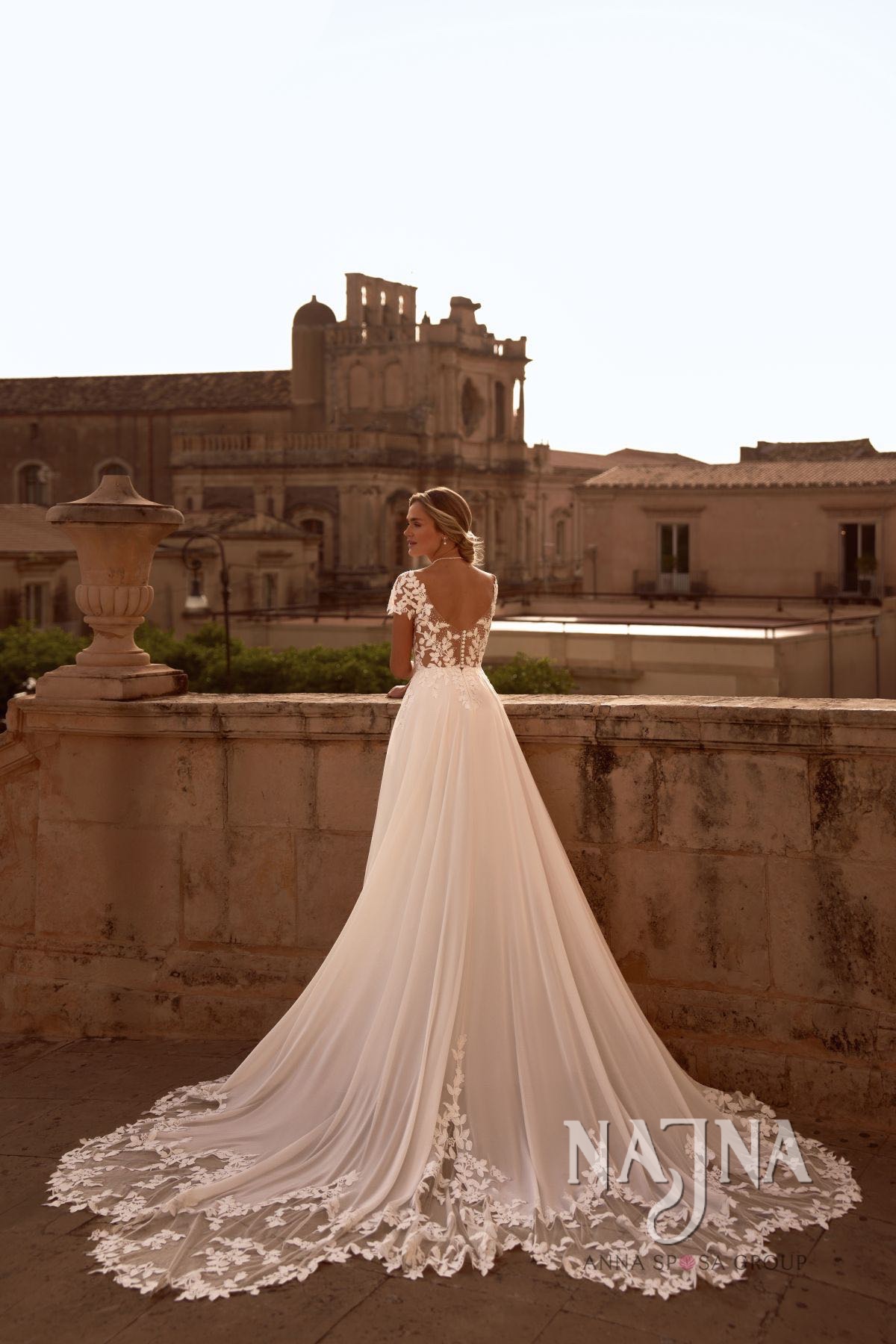 Suknia ślubna Anna Sposa OBRIETTA tył w NAJNA WOW.