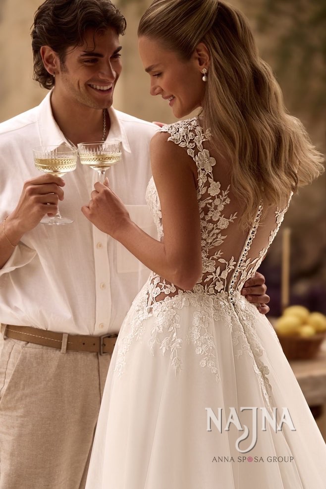 Suknia ślubna Anna Sposa REABE blisko w NAJNA WOW