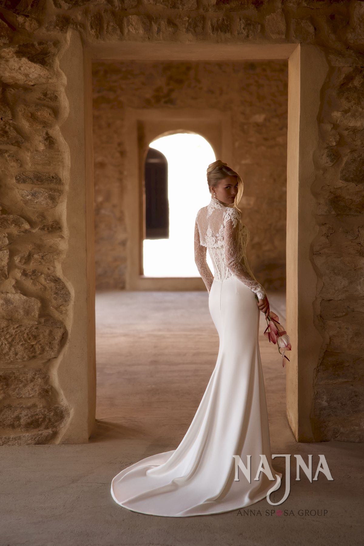 Suknia ślubna Anna Sposa REMARIS blisko w NAJNA WOW tył w NAJNA WOW