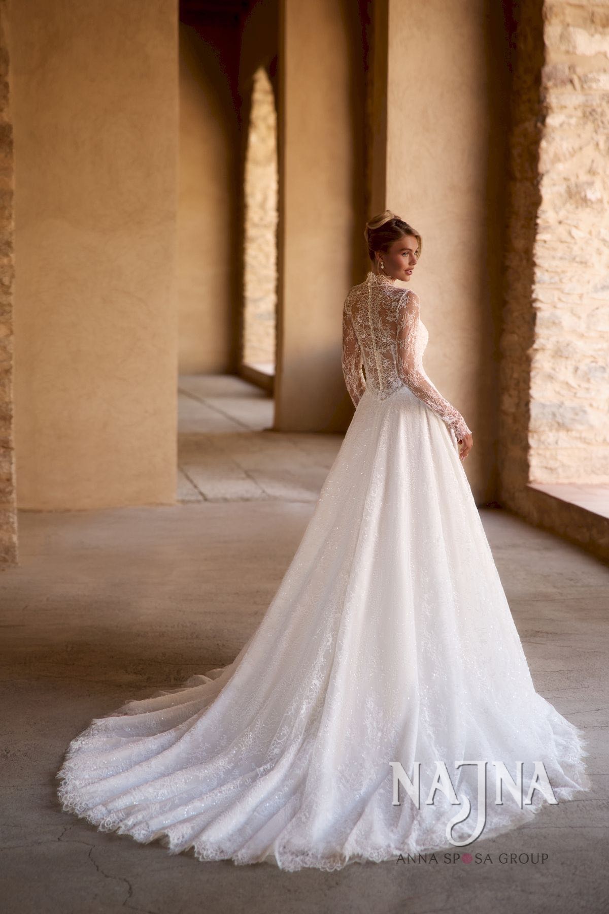 Suknia ślubna Anna Sposa SIRELLA tył w NAJNA WOW