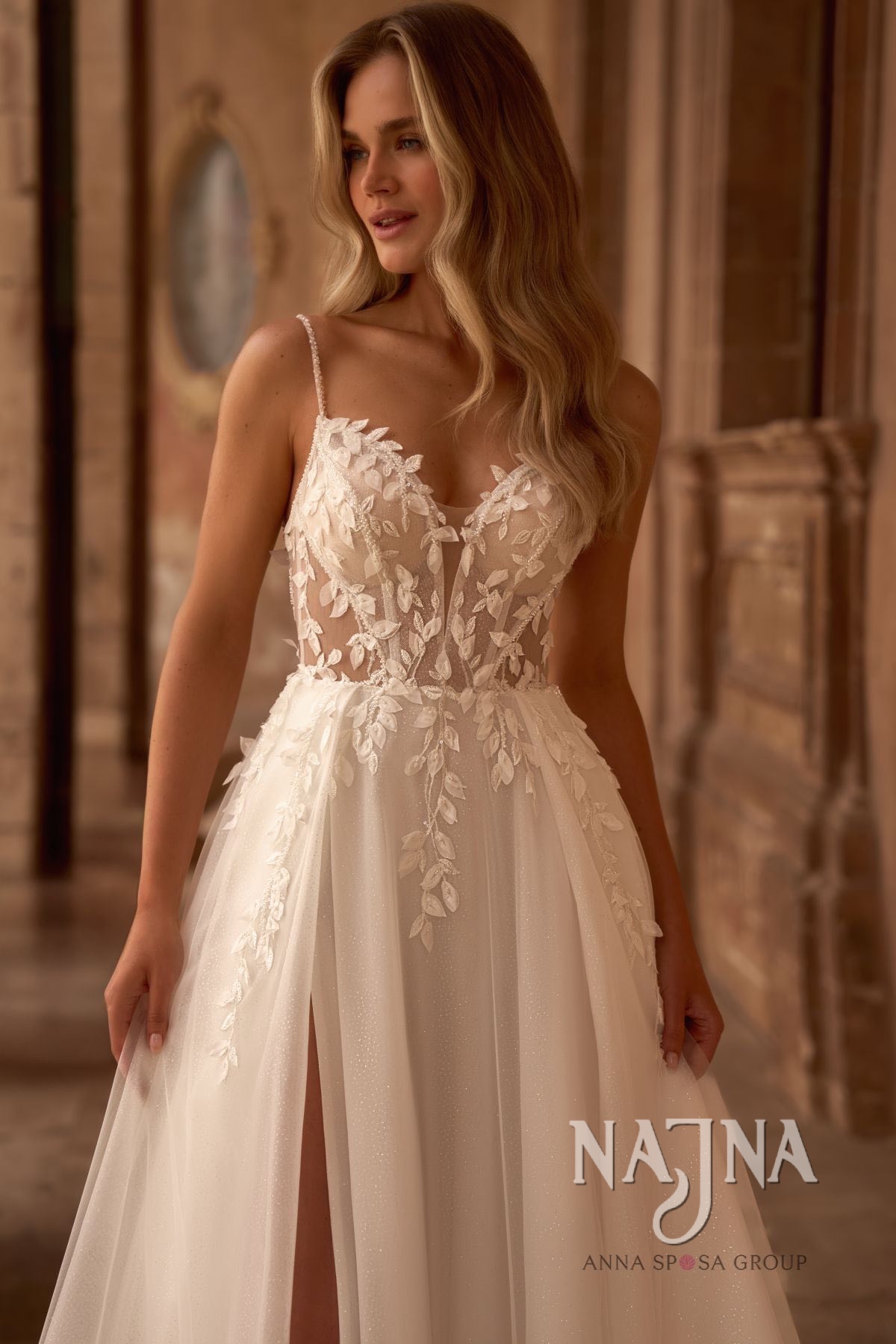 Suknia ślubna Anna Sposa TAKANIA blisko w NAJNA WOW