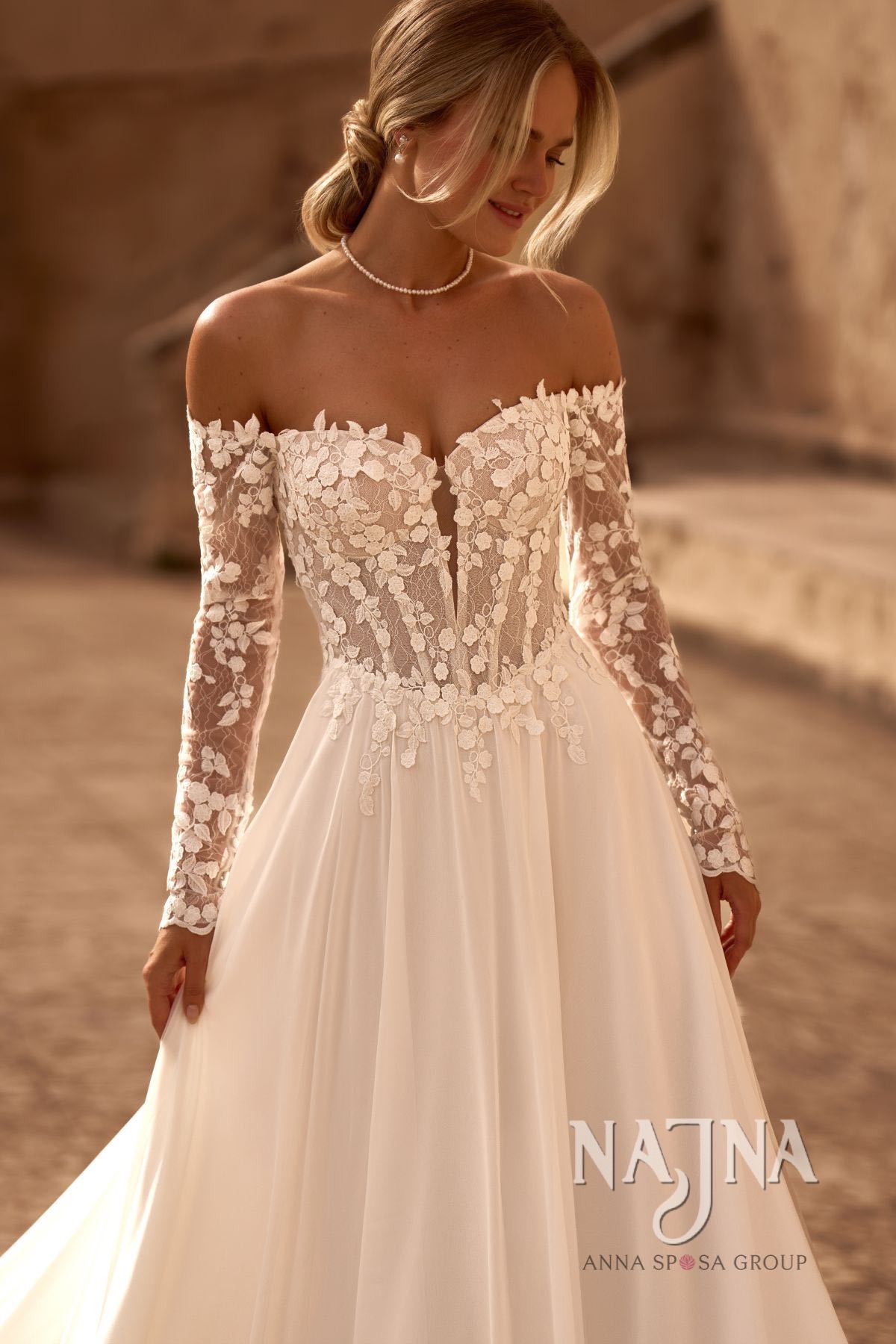Suknia ślubna Anna Sposa ZHADANNA blisko w NAJNA WOW