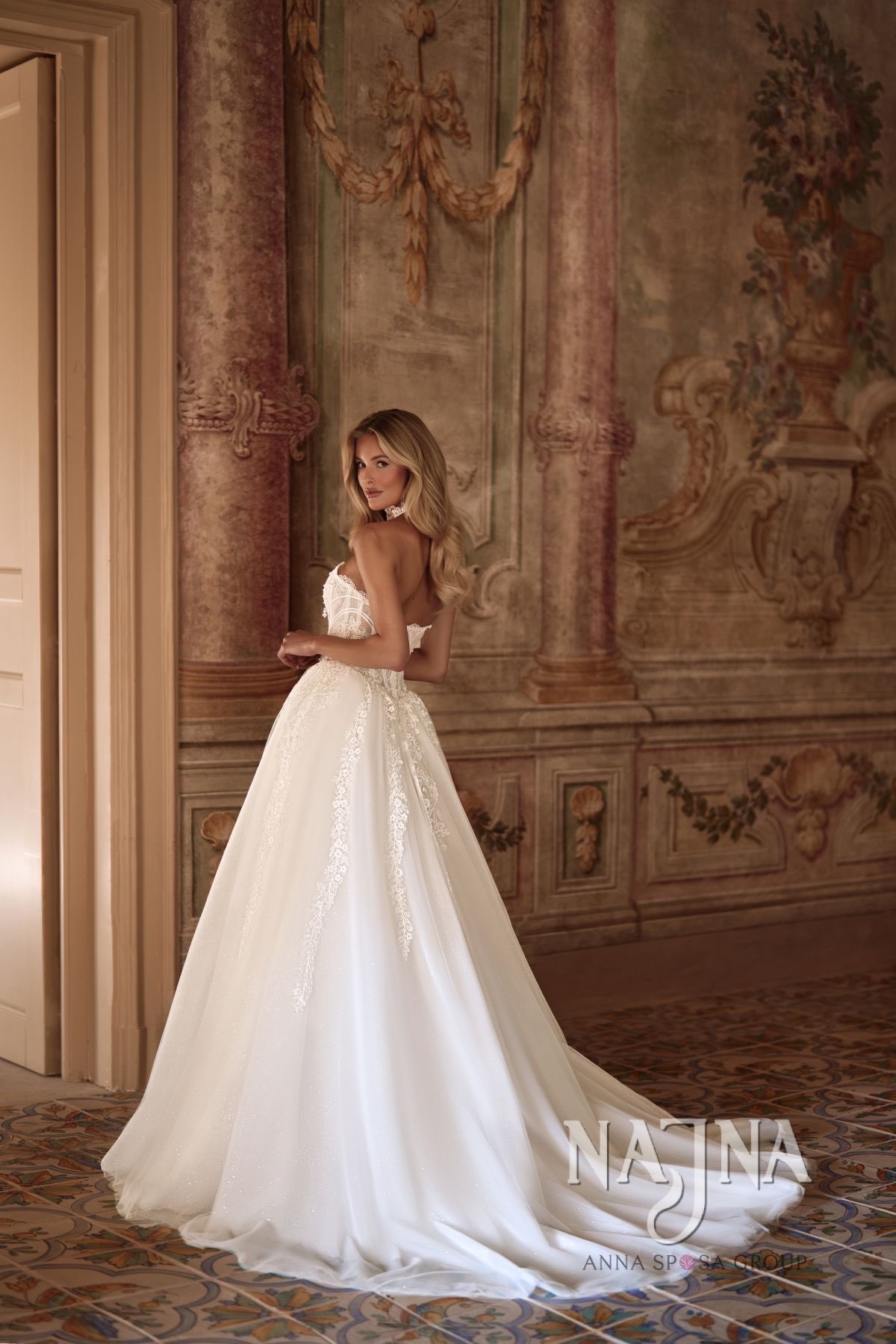 Suknia ślubna Anna Sposa KARAVELLA tył w Najna WOW