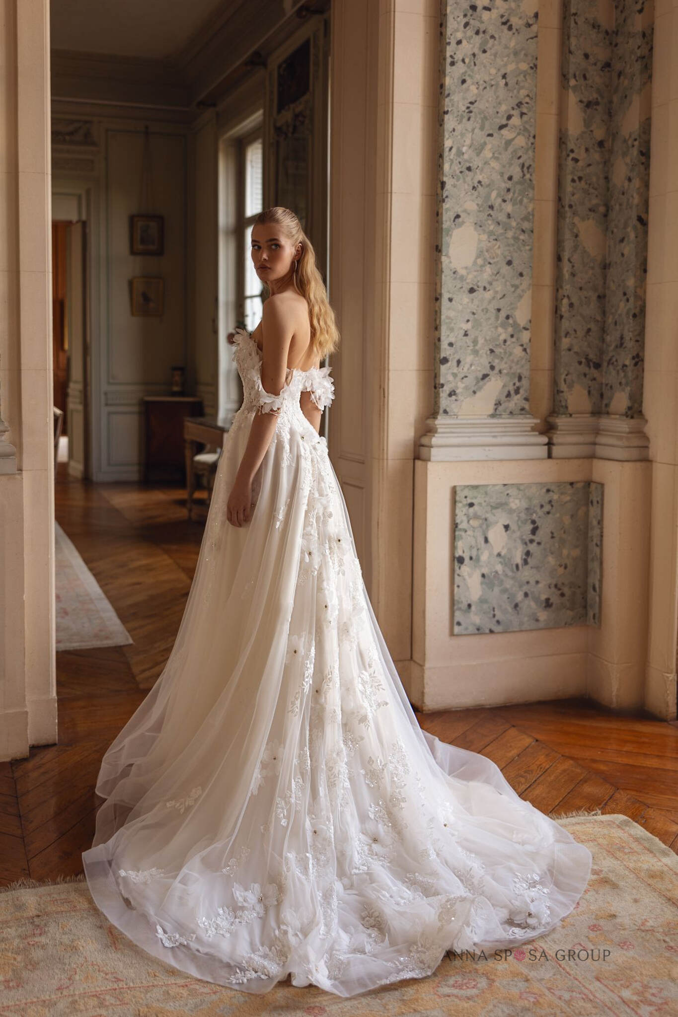 Suknia ślubna Anna Sposa YUDON tył w Najna WOW