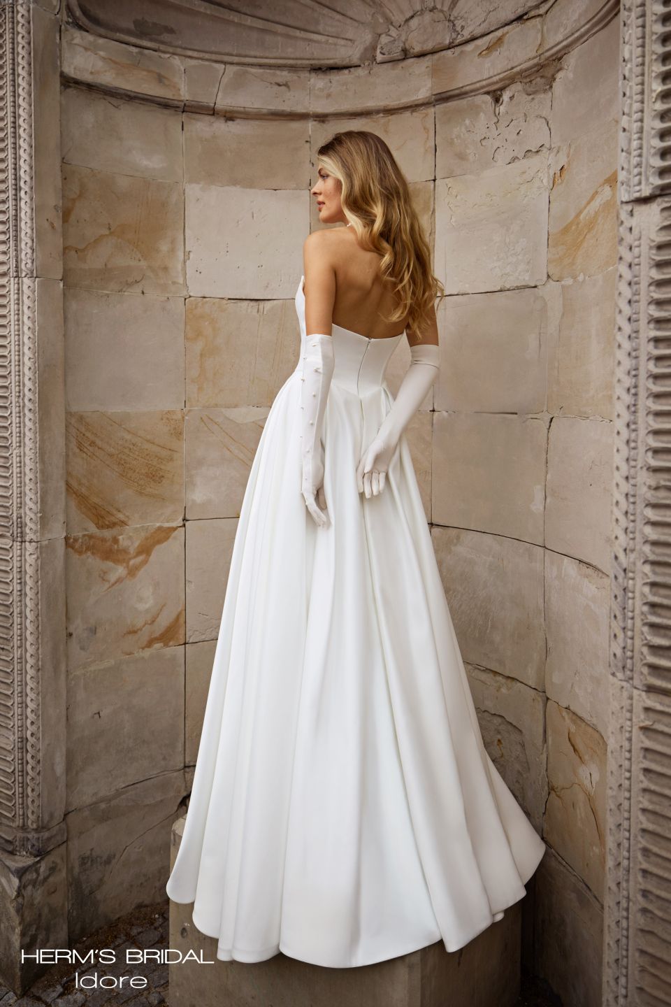 Suknia ślubna Herm's Bridal IDORE tył w NAJNA WOW