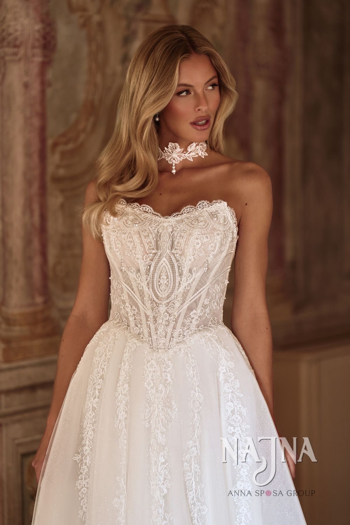 Suknia ślubna Anna Sposa KARAVELLA blisko