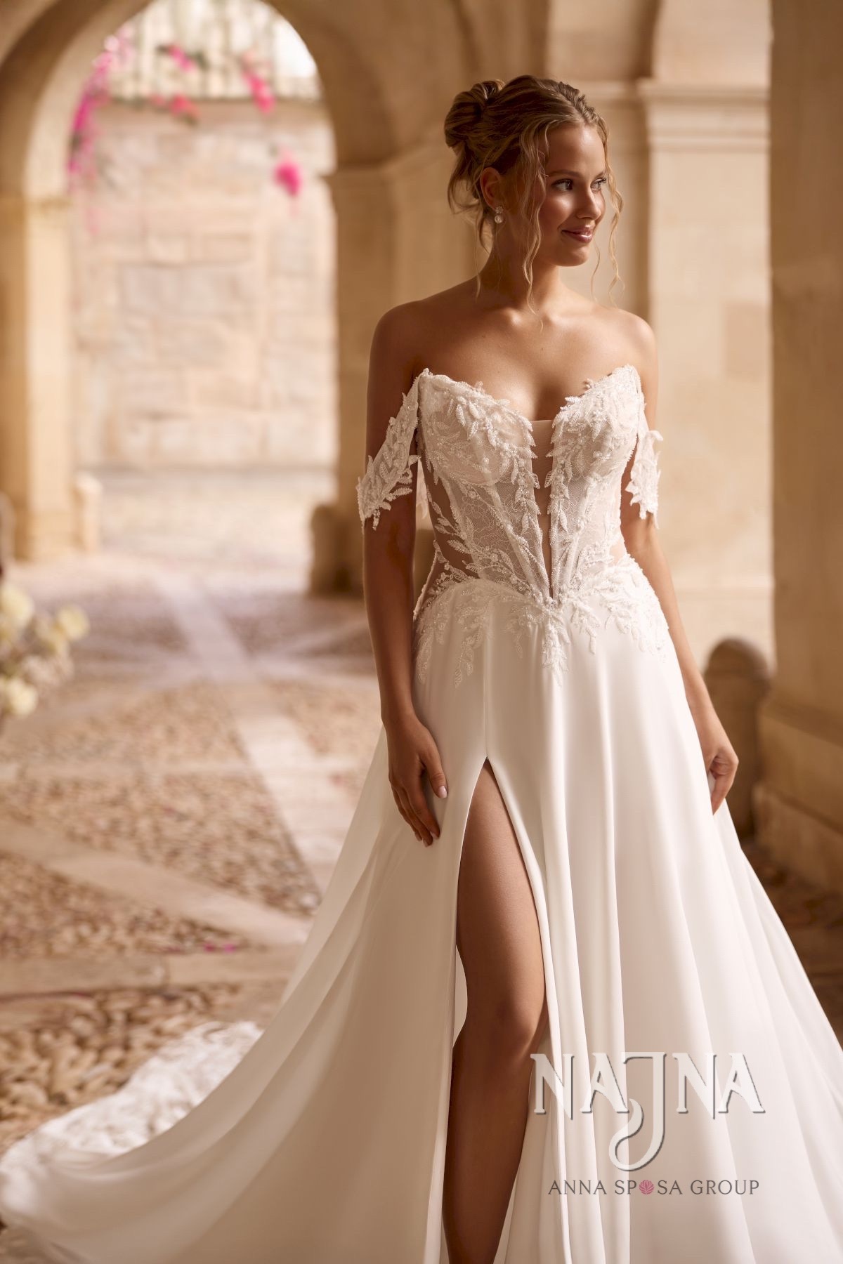 Suknia ślubna Anna Sposa SOLSONA blisko