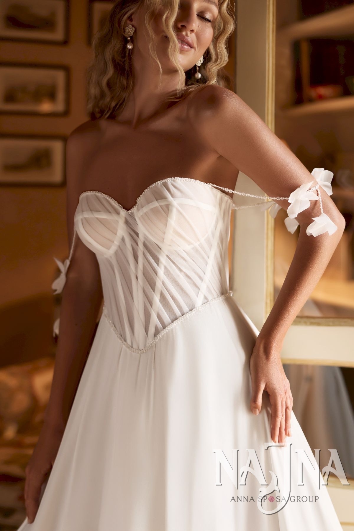 Suknia ślubna Anna Sposa GEBBY blisko